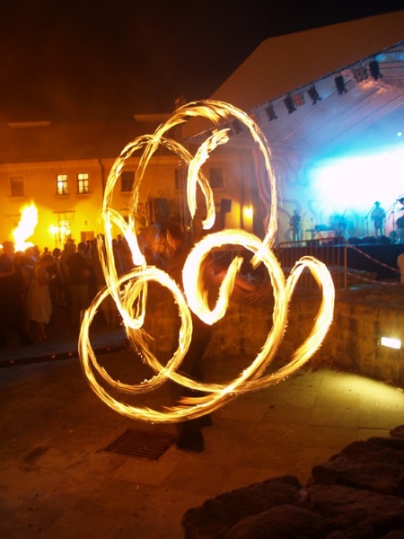 Pokaz ogni na Placu po Farze (fot. własne)