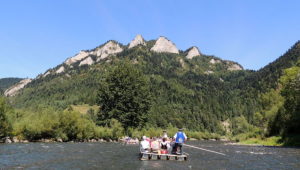 https://commons.wikimedia.org/wiki/File:Rafting_on_the_Dunajec_River.jpg